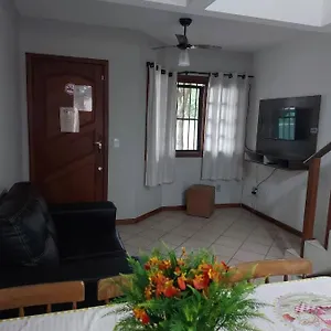 Clara Manhã Bombinhas